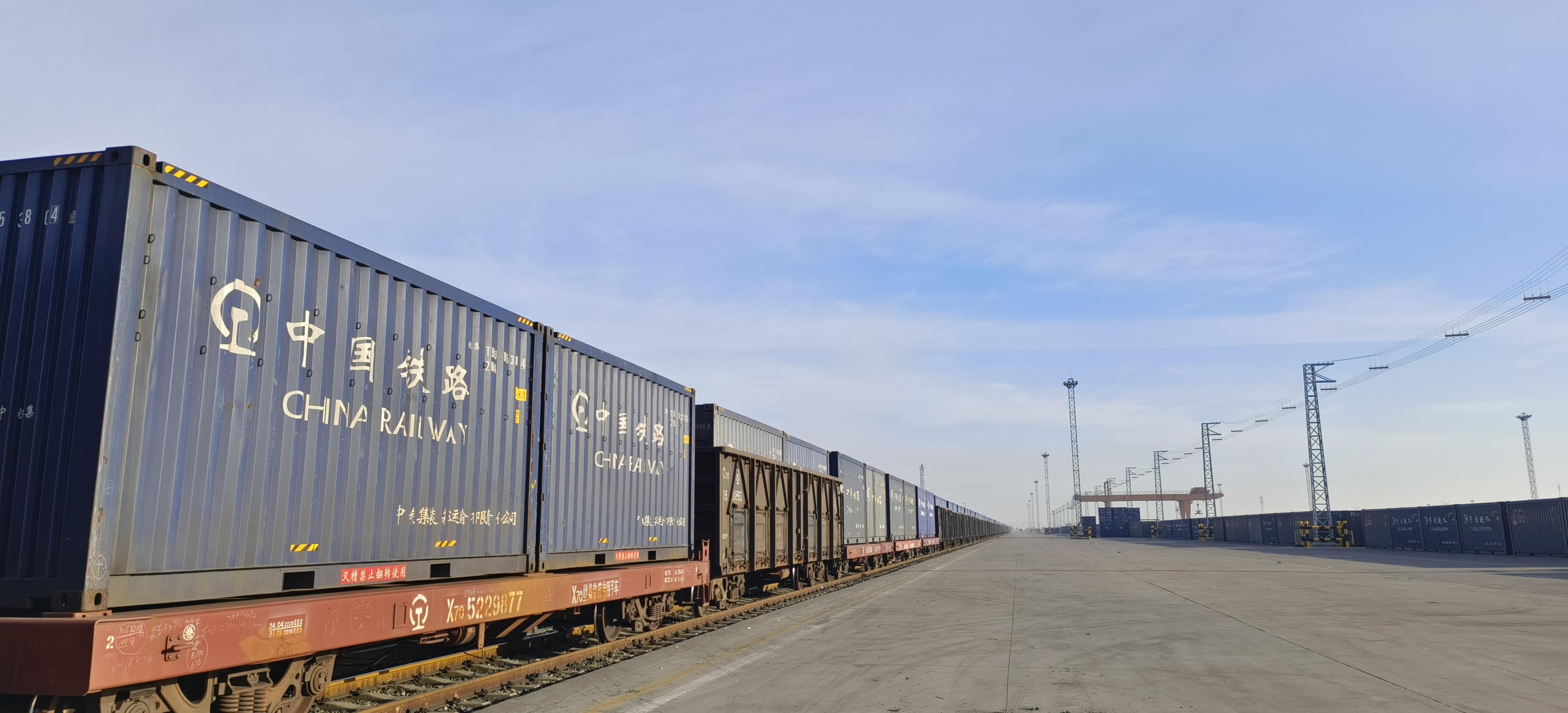 2023年首列点到点集装箱班列于银川货运中心成功开行