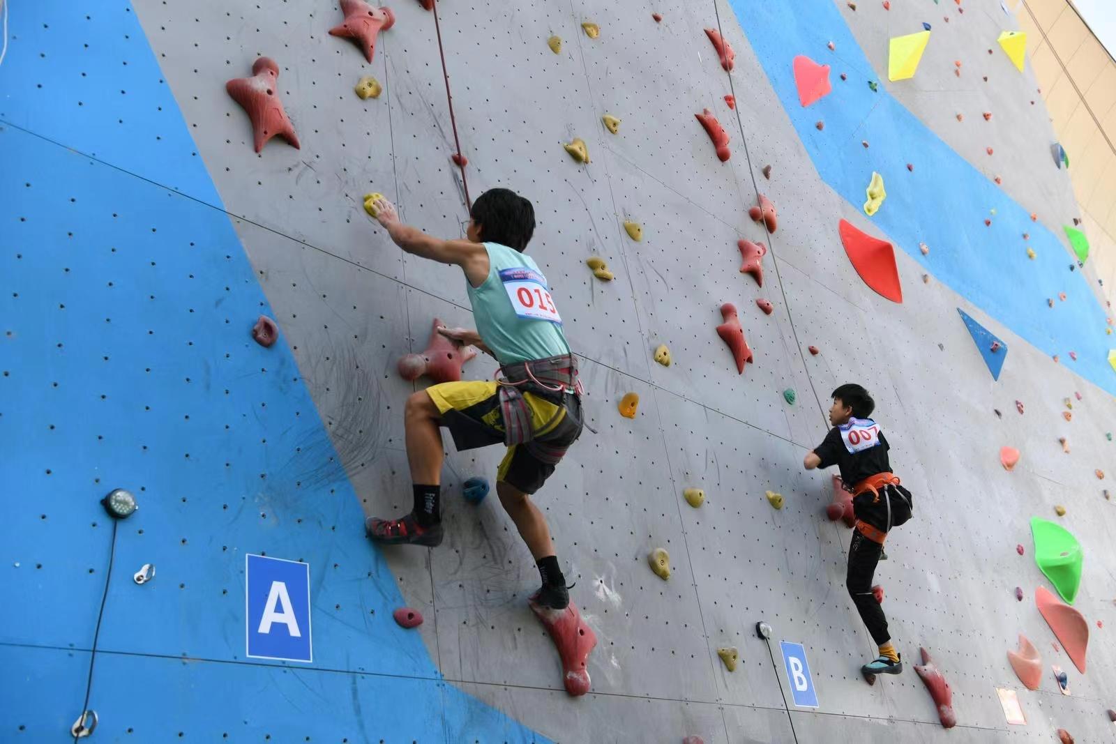 银川市第二届青少年攀岩锦标赛开赛