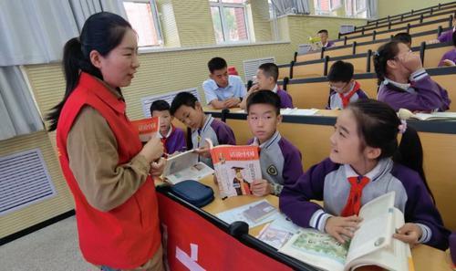 民族团结一家亲童心共筑中国梦银川市图书馆共享读书乐主题教育进校园