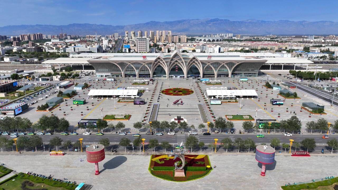 银川火车站交通组织升级站前广场变靓了