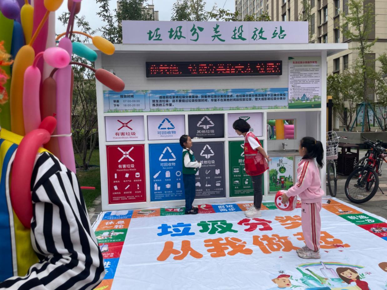 当前所在位置:>首页>新闻中心>县区>活动中,世悦社区垃圾分类宣传小