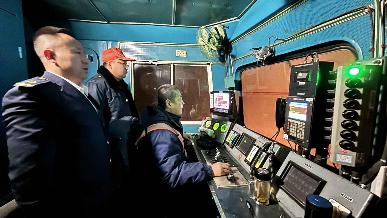 是迎水桥机务段今年冬季遇到的一个崭新实践课题