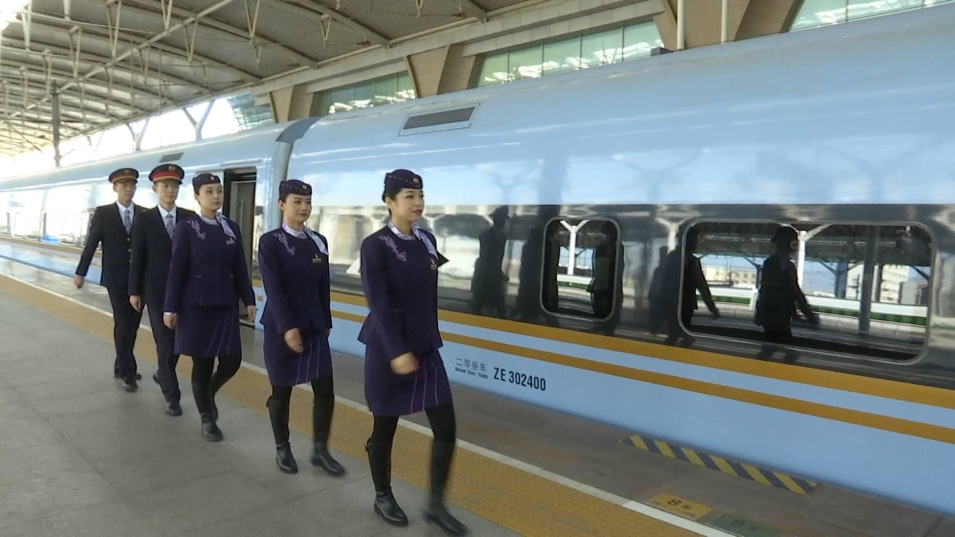 银川至贵阳北动车明日启程高铁乘务员整装待发
