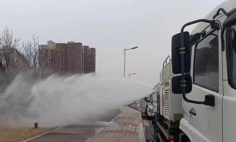 银川环卫开展春季洗尘为城市带来清新空气