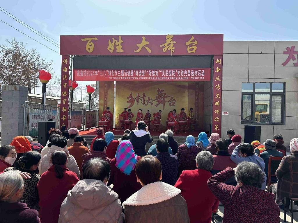 在积分制的激励下,越来越多的村民争当榜样和先进."陈秀琴说道.