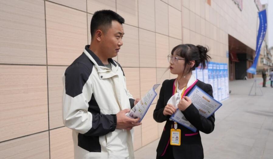兴庆区举办专场招聘会为企业和毕业生搭建双向奔赴平台