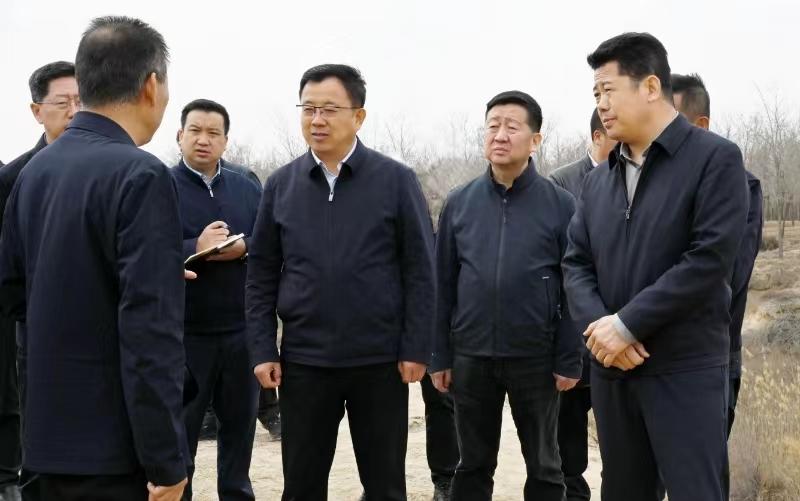 赵旭辉一行一路沿黄河东岸由南向北,先后来到灵武市临河镇,黄河东岸