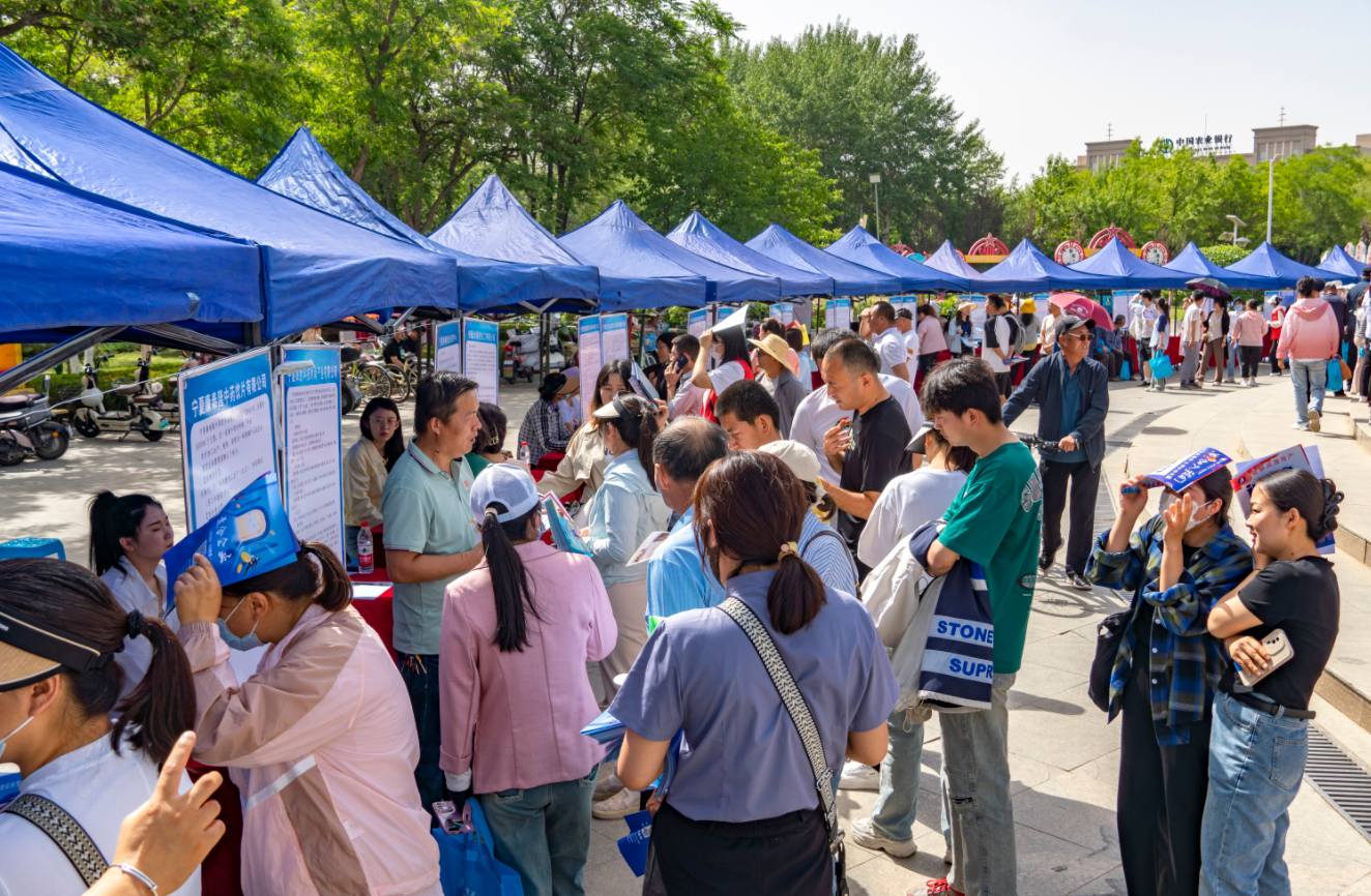 提供4000余个岗位!贺兰县这场招聘会现场火热