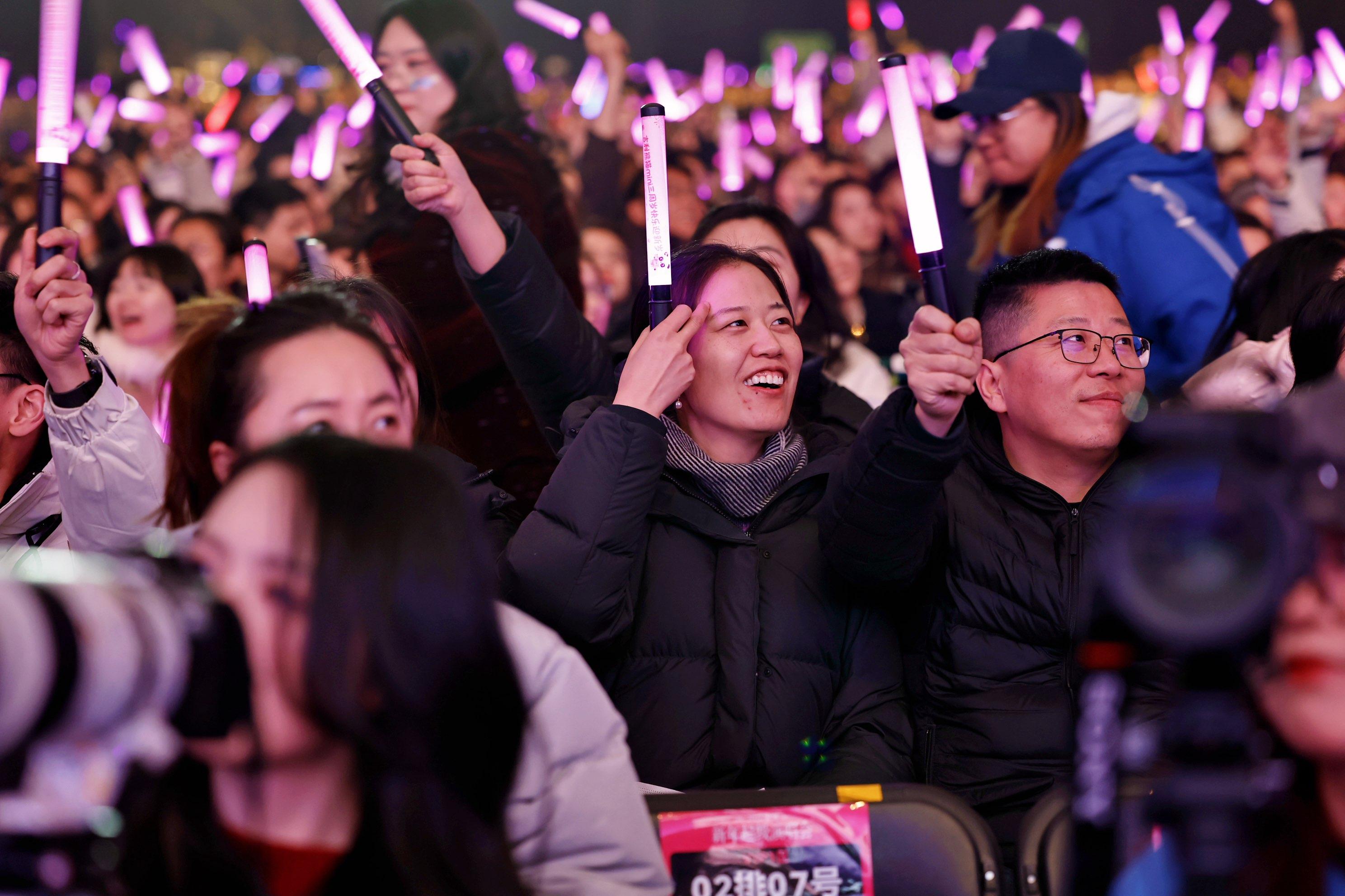 星光耀湖城乐声迎新春2026银川新年超级演唱会激情开唱(图2)