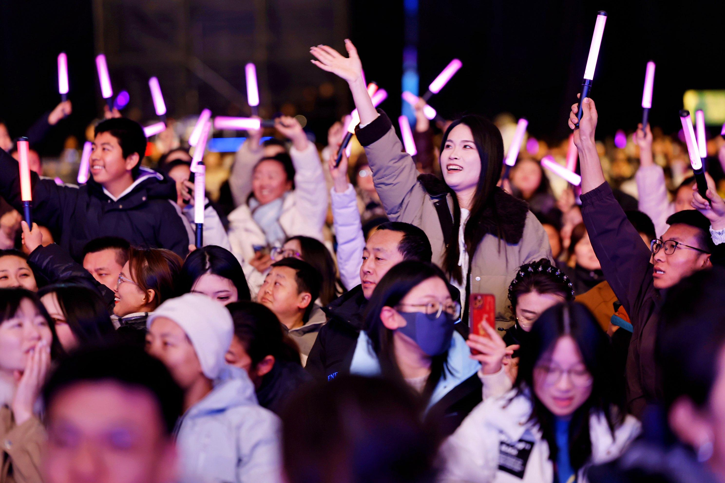 星光耀湖城乐声迎新春2026银川新年超级演唱会激情开唱(图1)