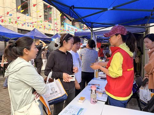 银川市举办家政专场招聘会暨家政促消费活动(图1)