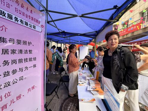 银川市举办家政专场招聘会暨家政促消费活动(图3)